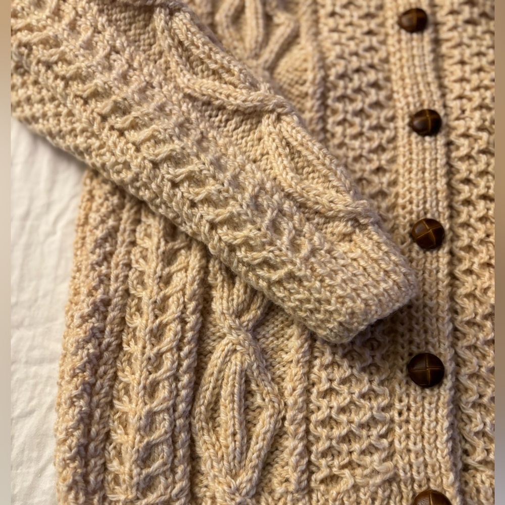 Vtg Abbey Knitwear 100% Irish
Wool Fisherman Chunky Cable Cardigan Sweater S/M - Picture 7 of 14